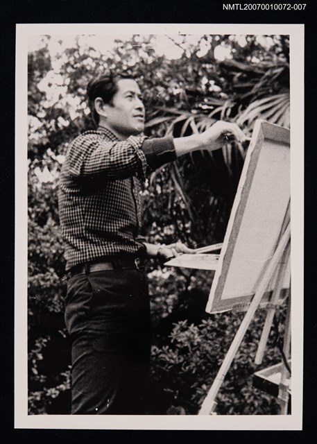 主要名稱：王愷獨照（戶外作畫）（翻拍照）圖檔，第1張，共1張