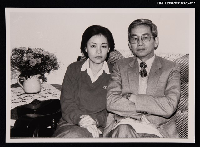 主要名稱：向明夫婦合照（室內）（翻拍照）圖檔，第1張，共1張
