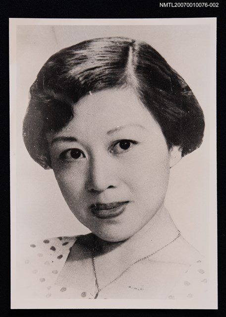 主要名稱：蓉子獨照（身著圓點洋裝）（翻拍照）圖檔，第1張，共1張