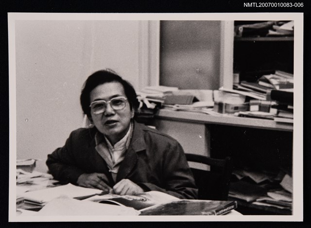 主要名稱：楚戈獨照（書房，半身照）（翻拍照）圖檔，第1張，共1張