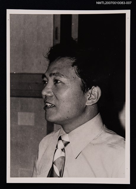 主要名稱：楚戈獨照（側影，半身照）（翻拍照）圖檔，第1張，共1張