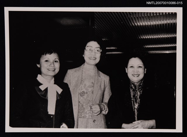 主要名稱：敻紅與姚宜瑛、林海音合照（翻拍照）圖檔，第1張，共1張