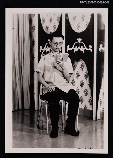 主要名稱：張健獨照（閱讀）（翻拍照）圖檔，第1張，共1張