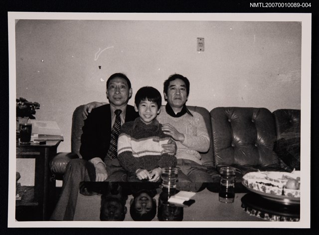 主要名稱：辛鬱與家人合照（翻拍照）圖檔，第1張，共1張