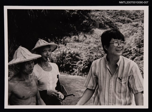 主要名稱：施善繼與農民合照（翻拍照）圖檔，第1張，共1張