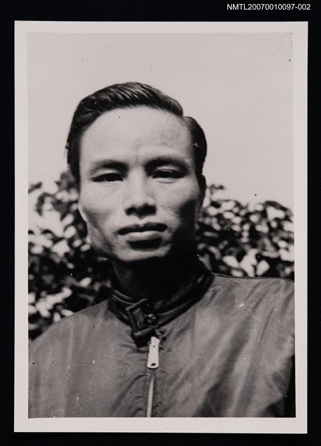 主要名稱：杜若洲獨照（戶外，半身照）（翻拍照）圖檔，第1張，共1張