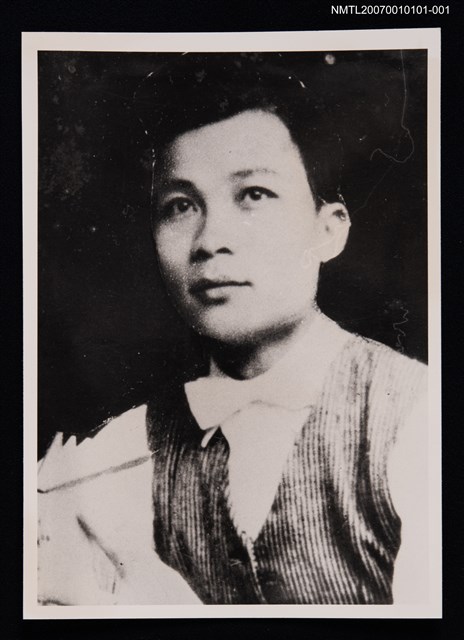 主要名稱：羅門獨照（半身照）（翻拍照）圖檔，第1張，共1張