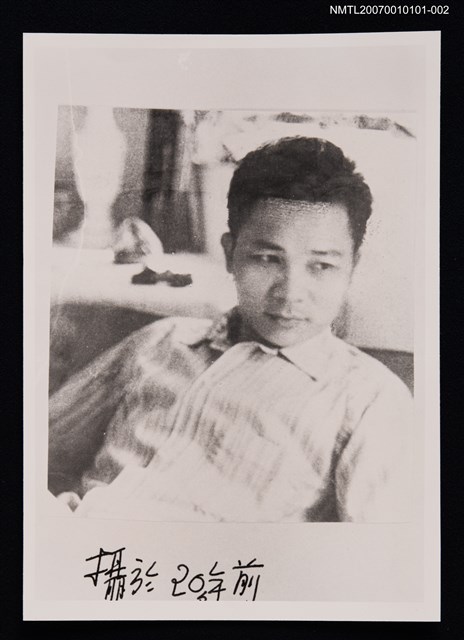 主要名稱：羅門獨照（攝於20年前）（翻拍照）圖檔，第1張，共1張