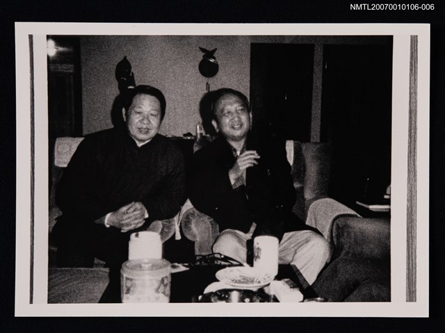 主要名稱：洛夫與張拓蕪合照（翻拍照）圖檔，第1張，共1張