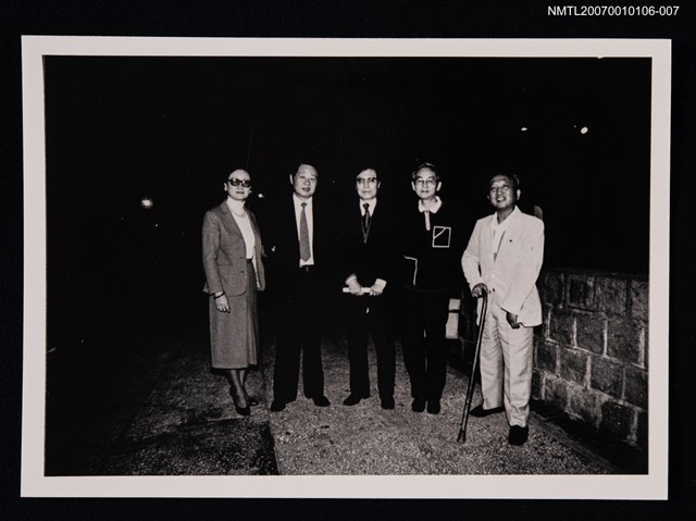 主要名稱：洛夫、向明、張拓蕪等合照（翻拍照）圖檔，第1張，共1張