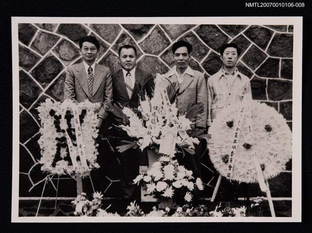 主要名稱：向明、曠中玉等合照（翻拍照）圖檔，第1張，共1張