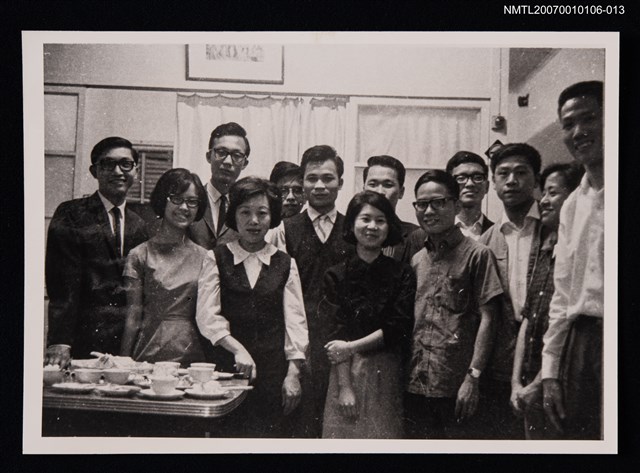 主要名稱：蓉子、羅門等合照（翻拍照）圖檔，第1張，共1張