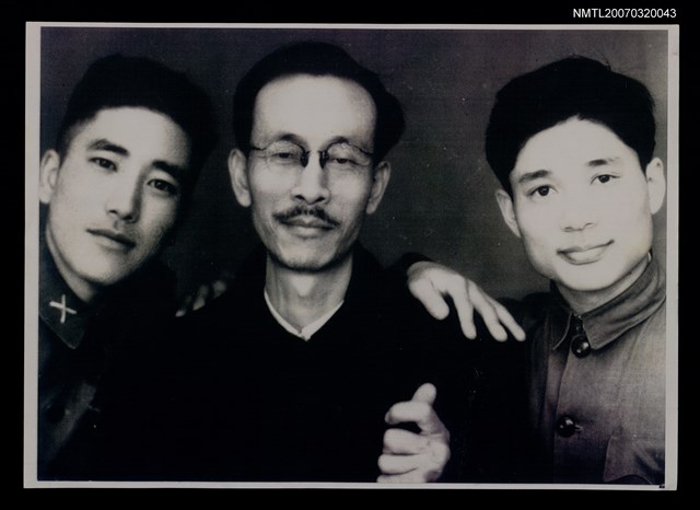 主要名稱：辛鬱與友人合照照片圖檔，第2張，共48張