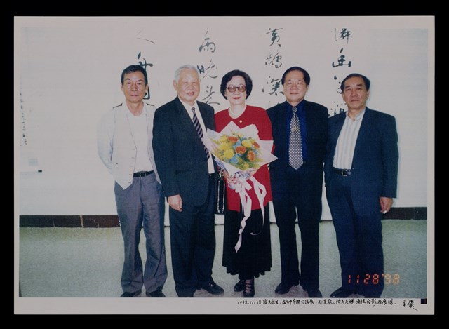 主要名稱：辛鬱與友人合照照片圖檔，第14張，共48張