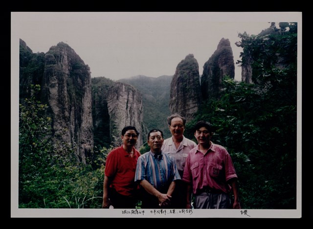 主要名稱：辛鬱與友人合照照片圖檔，第36張，共48張