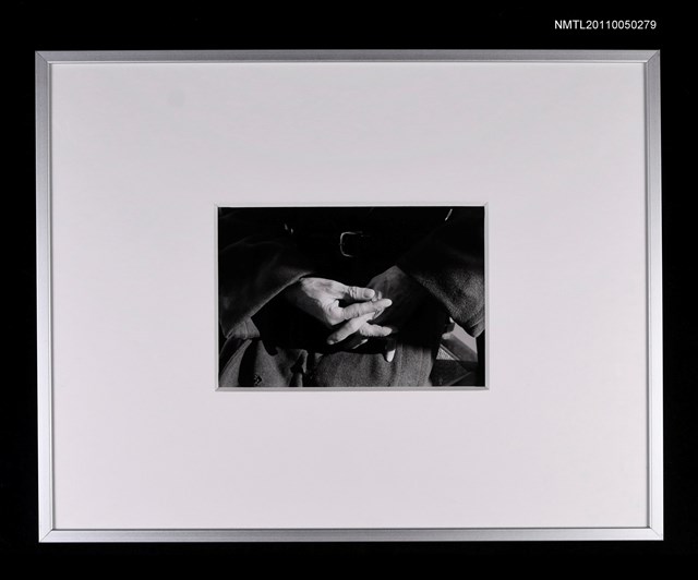 主要名稱：周夢蝶的手部特寫圖檔，第1張，共5張