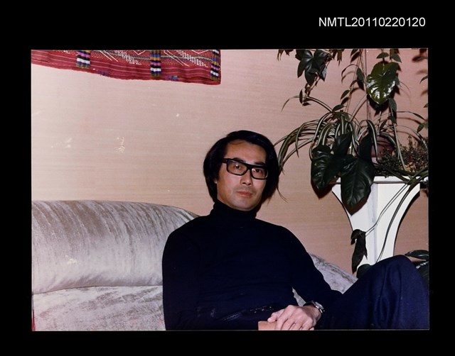 主要名稱：馬森獨照（室內）圖檔，第1張，共1張