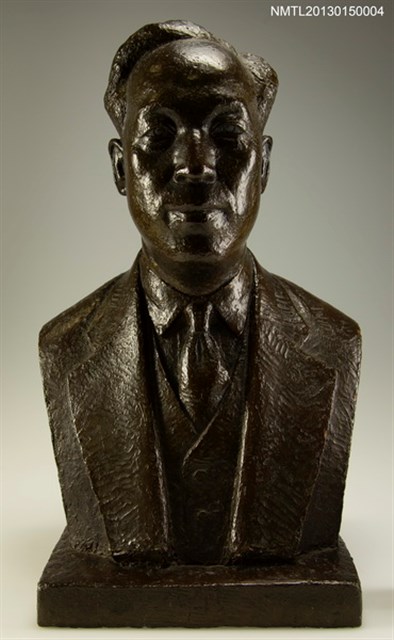 主要名稱：洪炎秋半身塑像圖檔，第1張，共3張