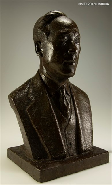 主要名稱：洪炎秋半身塑像圖檔，第2張，共3張