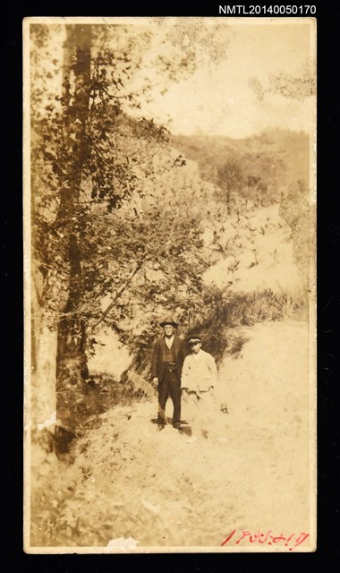 主要名稱：周定山與友人合影於坂中第二警邏所圖檔，第1張，共1張