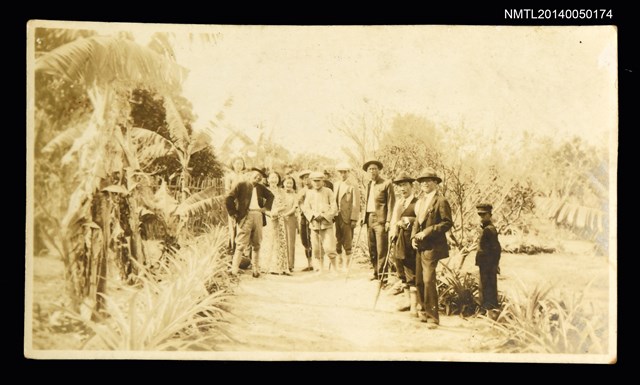 主要名稱：周定山與友人合影圖檔，第1張，共1張