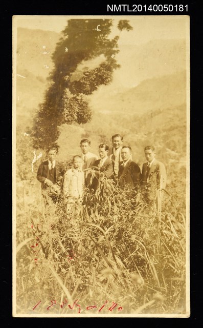 主要名稱：周定山與友人合影圖檔，第1張，共1張