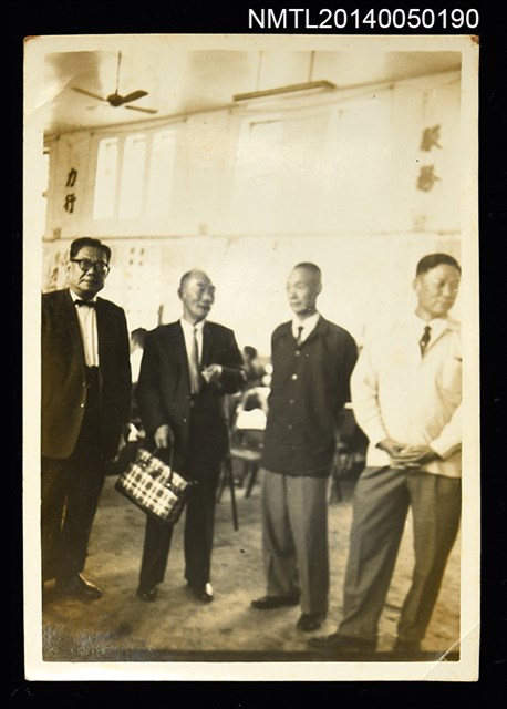 主要名稱：周定山與友人合照圖檔，第1張，共1張