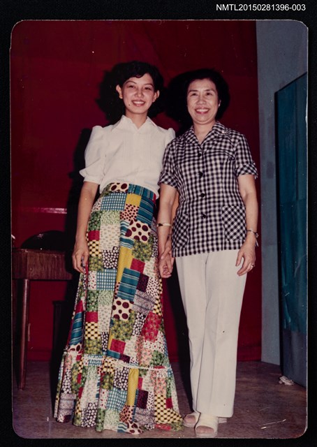 主要名稱：琦君與學生張邑君合照2-3圖檔，第1張，共2張