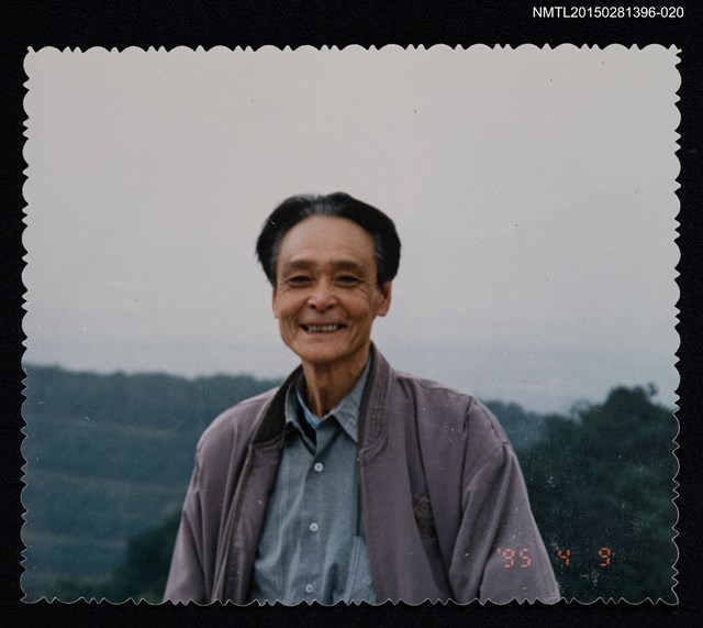 主要名稱：琦君學生周固獨照2-20圖檔，第1張，共2張