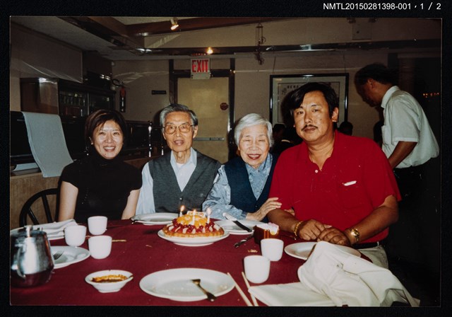 主要名稱：李一楠夫婦與琦君夫婦慶生會合照2-1圖檔，第2張，共3張