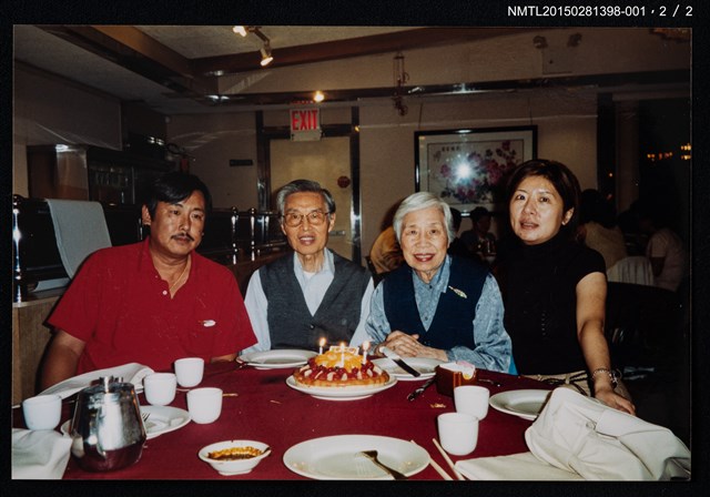 主要名稱：李一楠夫婦與琦君夫婦慶生會合照2-1圖檔，第3張，共3張