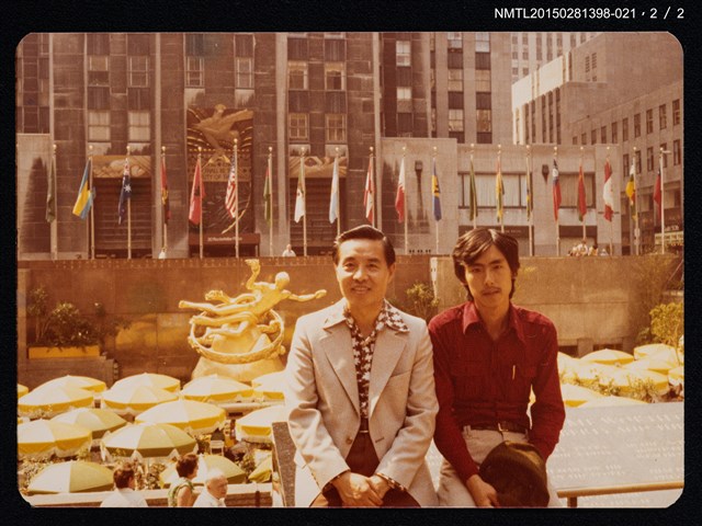 主要名稱：李一楠與李唐基於城市建築前合照2-21圖檔，第3張，共3張