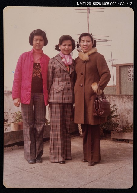 主要名稱：琦君家族照(琦君與表妹及其家人於頂樓合照)2-2圖檔，第3張，共3張