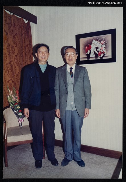 主要名稱：琦君1992年大陸返鄉3-11(一九九二年訪問杭州、上海，李唐基與友人於室內合影)圖檔，第1張，共1張