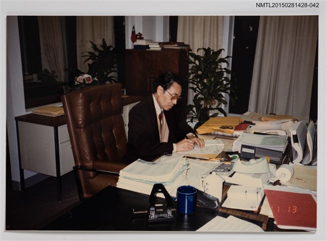 主要名稱：李唐基於辦公桌前獨照2-42圖檔，第1張，共1張