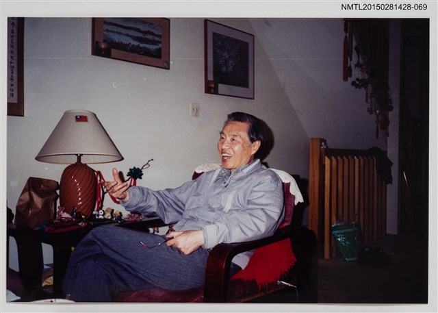 主要名稱：李唐基於自宅沙發上獨照2-69圖檔，第1張，共1張