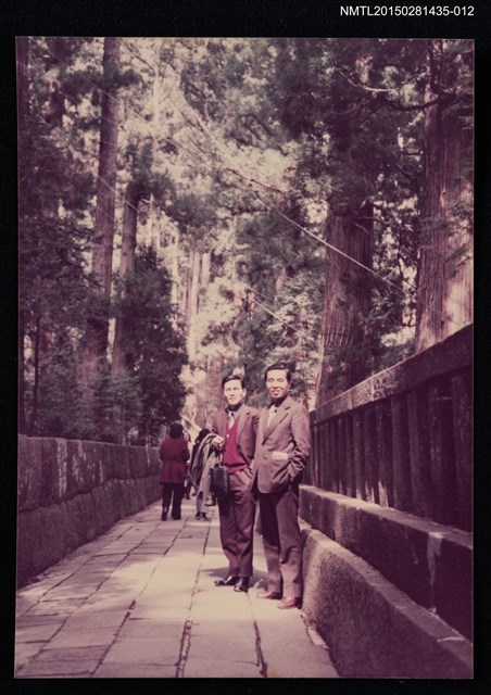 主要名稱：琦君夫婦與李唐基友人合照（李唐基與友人於東照宮合照）圖檔，第1張，共2張