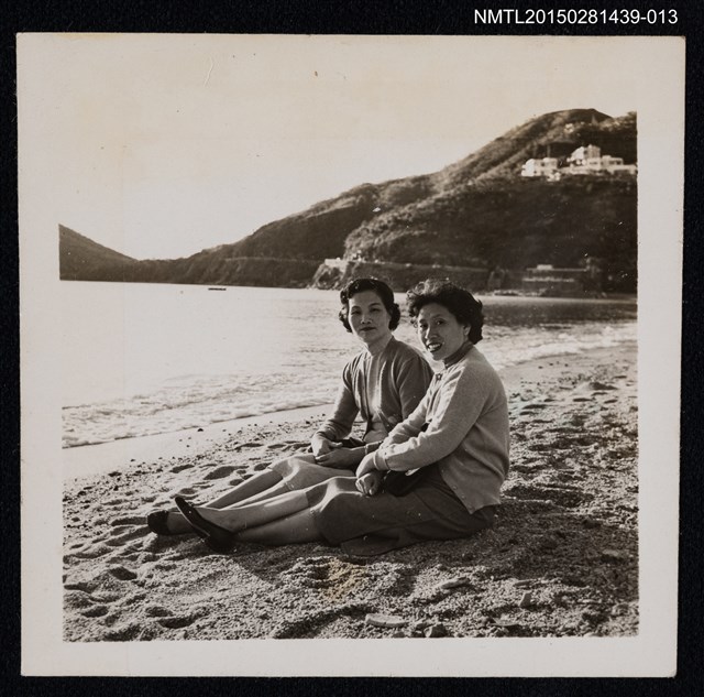 主要名稱：琦君友人石韻薇與其家人合照1-13圖檔，第1張，共2張