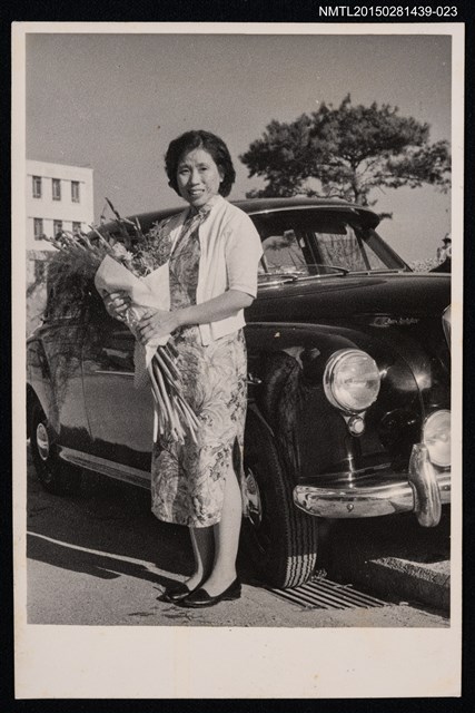 主要名稱：琦君友人石韻薇獨照1-23圖檔，第1張，共2張