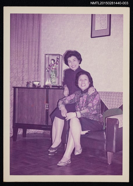 主要名稱：琦君與友人石韻薇合照2-3圖檔，第1張，共1張