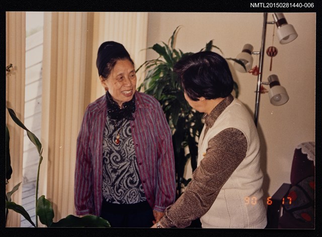 主要名稱：琦君與友人石韻薇合照2-6圖檔，第1張，共1張