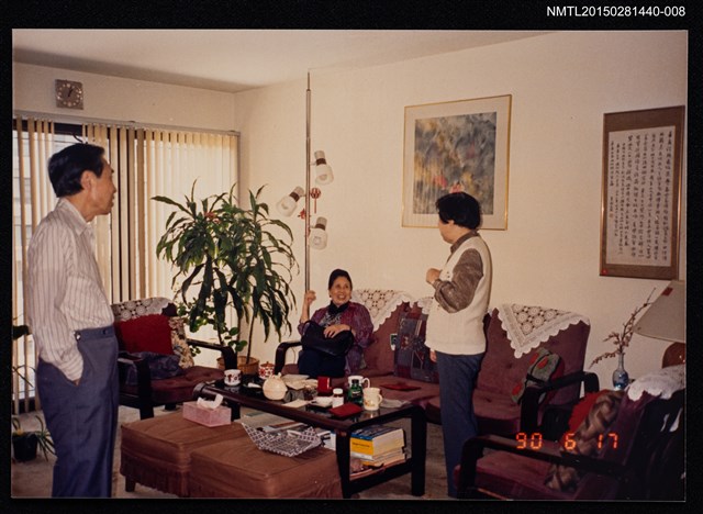 主要名稱：琦君夫婦與友人石韻薇合照2-8圖檔，第1張，共1張