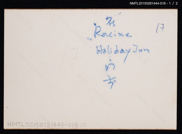 主要名稱：琦君第一次訪美照18（琦君於Racine Holiday Inn獨影）圖檔，第3張，共5張