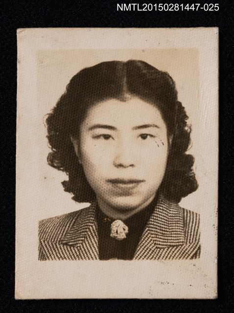 主要名稱：琦君獨照1-25圖檔，第1張，共2張