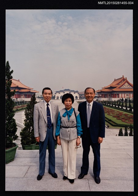 主要名稱：琦君夫婦與劉振強合照4圖檔，第1張，共1張