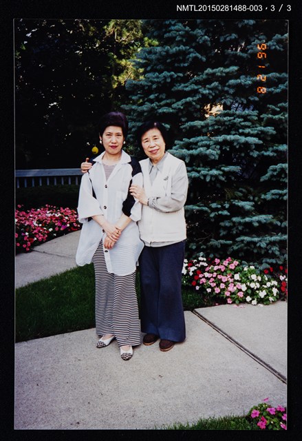 主要名稱：琦君夫婦與北美友人合照（琦君與宋淑萍合照）3圖檔，第4張，共4張