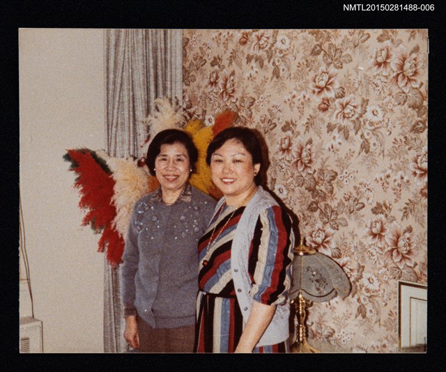 主要名稱：琦君夫婦與北美友人合照（琦君與蔡文源合照）6圖檔，第1張，共2張