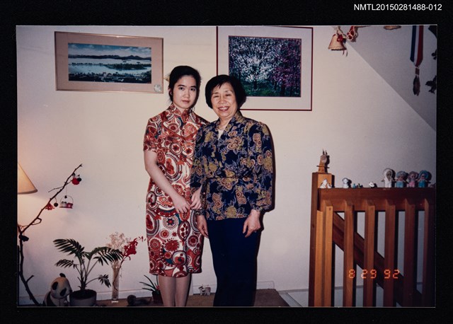 主要名稱：琦君夫婦與北美友人合照（琦君與翁均和合照）12圖檔，第1張，共1張