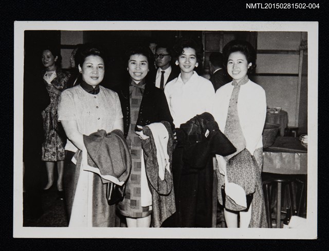 主要名稱：琦君與林海音等人合照4圖檔，第1張，共2張