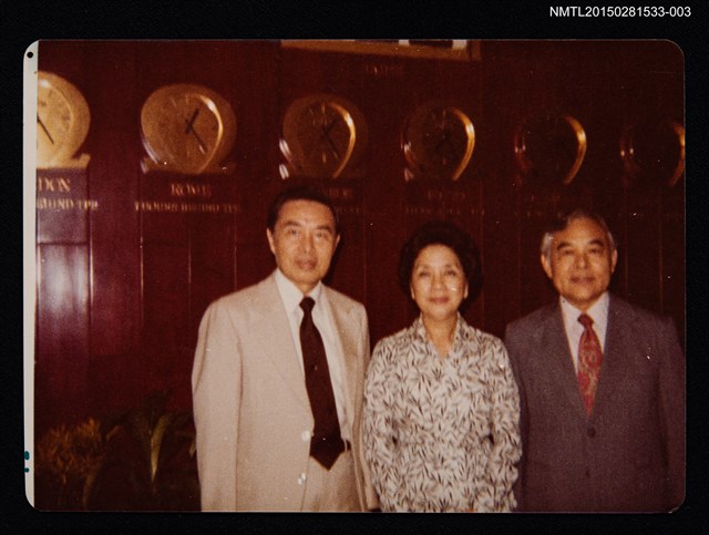 主要名稱：琦君夫婦與哈佛燕京圖書館館長吳文津夫婦等人合照（李唐基與吳文津夫婦合照）3圖檔，第1張，共1張